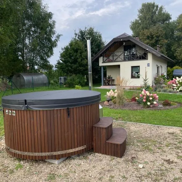 Laukakmeņu oāze - holiday house with sauna and hot tub，位于Tīnūži的酒店