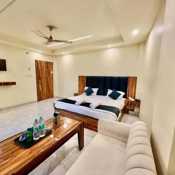 Shree Krishna Palace Hotel - Couple Friendly，位于勒克瑙的酒店