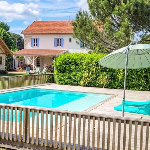 Grande Maison dans les Landes pour 10 pers avec piscine et salle escalade unique，位于Lue的酒店