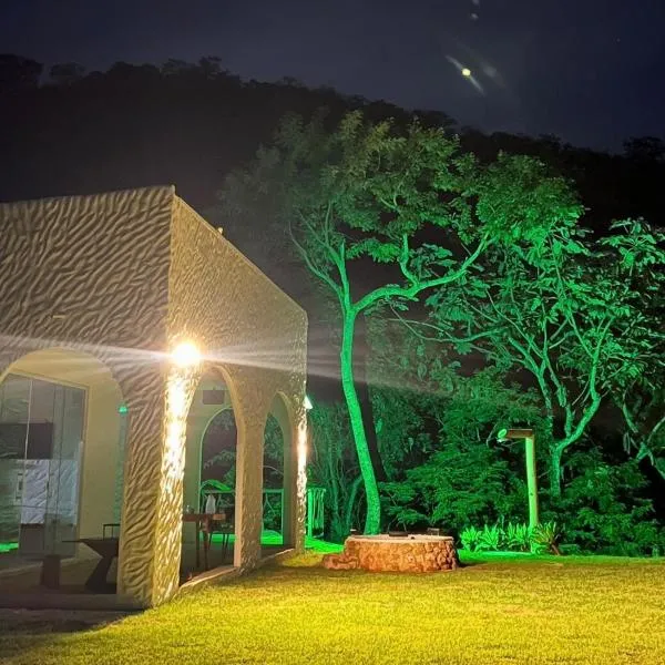 Casa Mykonos, um Refúgio exclusivo com cachoeira privativa，位于Além Paraíba的酒店