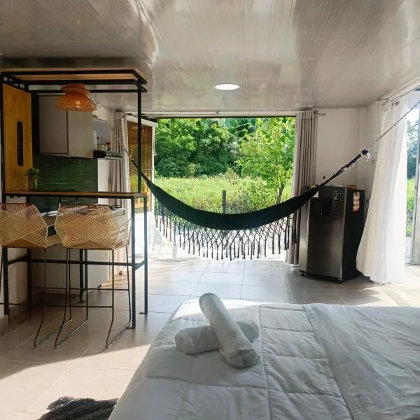 Suite campestre a 5 minutos del parque con aire acondicionado，位于阿卡西亚斯的酒店