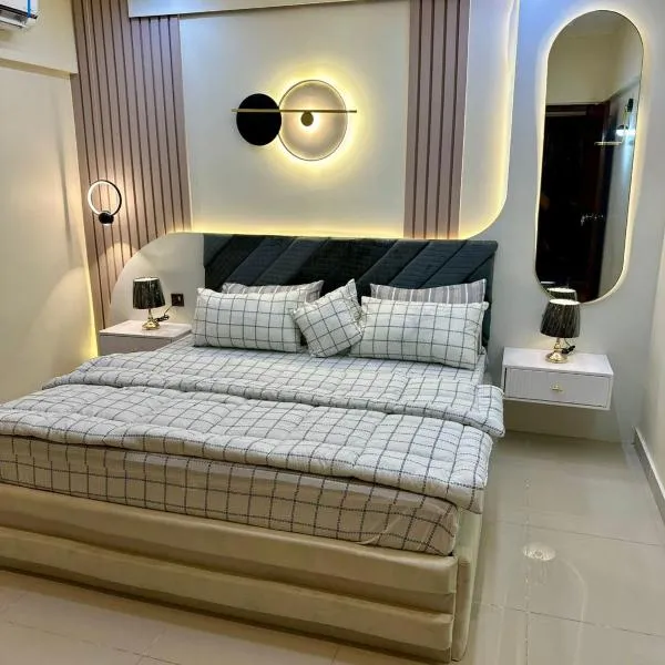 Designer 1BR & 2BR Apartment in DHA With TV & AC，位于卡拉奇的酒店