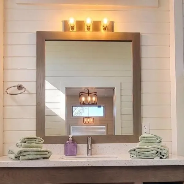 TH24 Midnight Moon Tiny Home - 15 min to Sedona，位于卡顿伍德的酒店