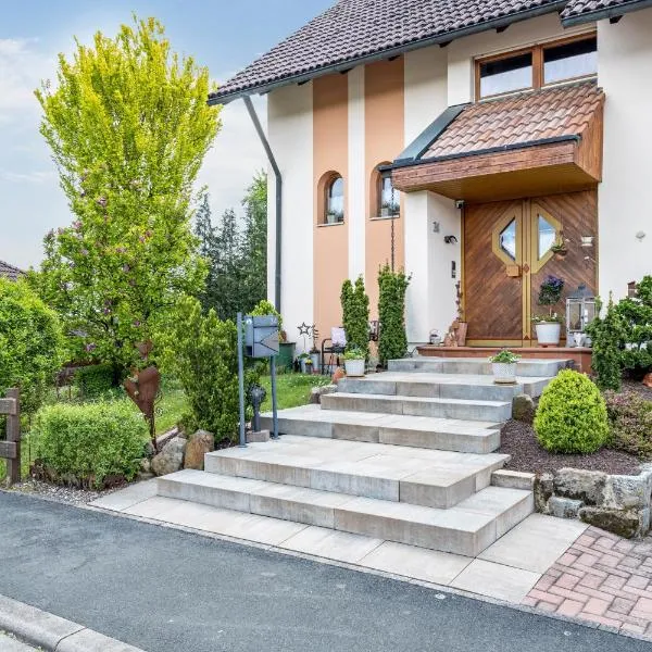 Ruhige Einliegerwohnung mit Terasse，位于Altenkunstadt的酒店