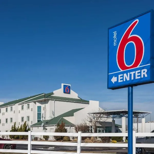 Motel 6-Dale, IN，位于圣克劳斯的酒店