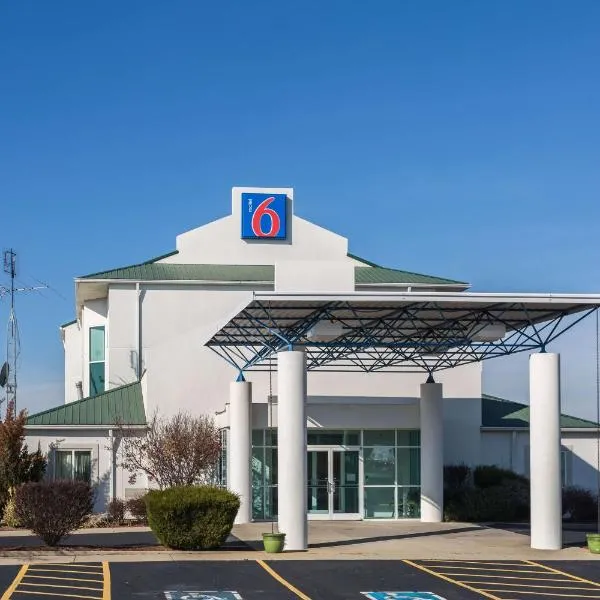 Motel 6 Dale, Indiana Near Holiday World and Splashing safari#Central Time #I64 Highway，位于Dale的酒店