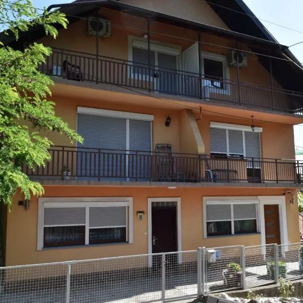 Apartments Mensa，位于图兹拉的酒店