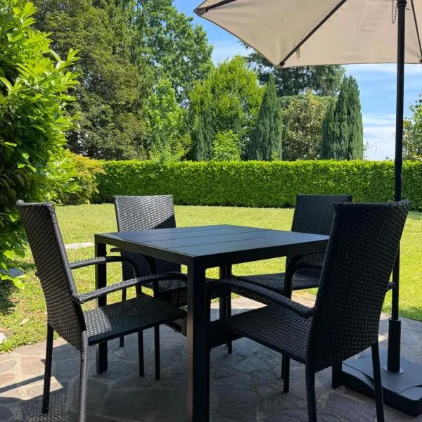 Appartamento con giardino vicino Como e Milano，位于Guanzate的酒店