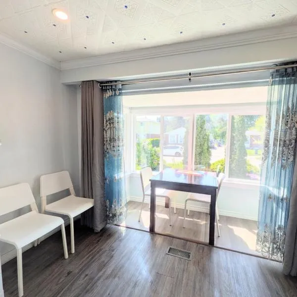 Renovated Cozy Bedroom with Private washroom，位于多伦多的酒店