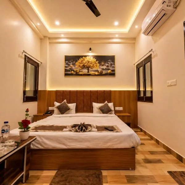 Shree Dharan Hotel，位于Ayodhya的酒店