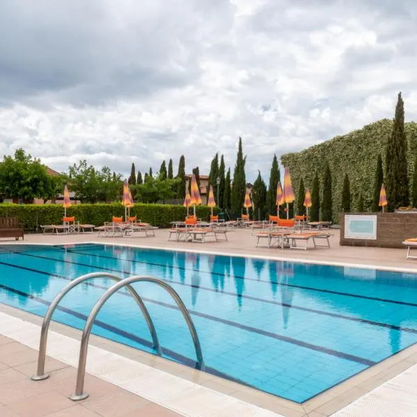 Hotiday Apartments Costa degli Etruschi，位于瓦达的酒店