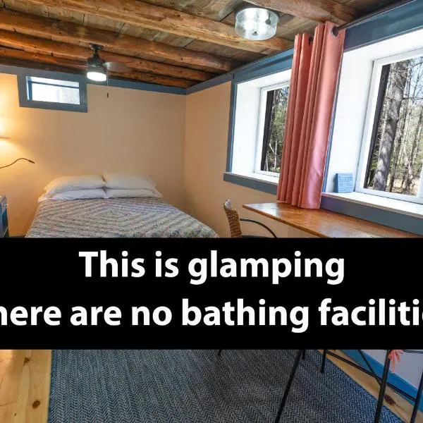 The ShackHilton at Dancing Light Farm，位于Bridgton的酒店