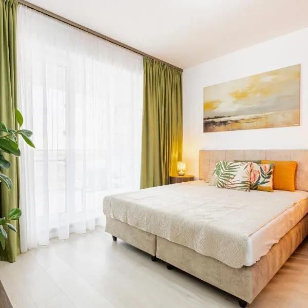 GREEN FOREST ApArt Hotel - DeLuxe Apartment with Balcony, Free Parking, near AMAZONIA，位于蒂米什瓦拉的酒店