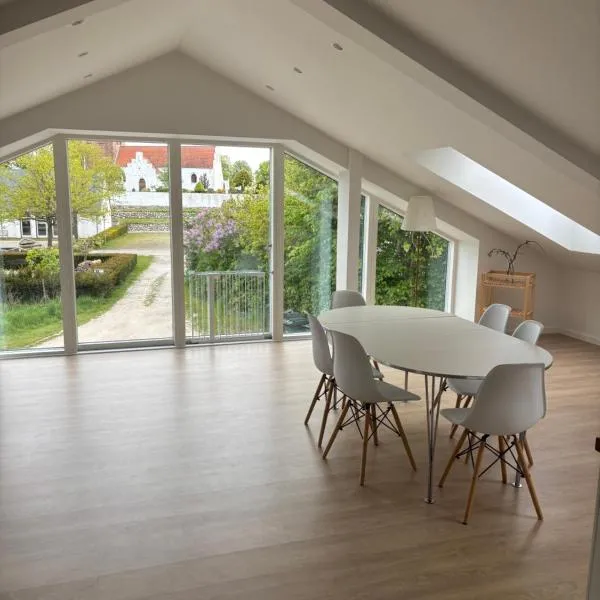6 person modern apartment with style and comfort，位于Lejre的酒店