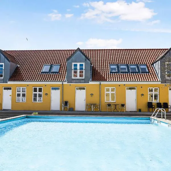 Holiday Apartment With Pool On Bornholm，位于古兹耶姆的酒店