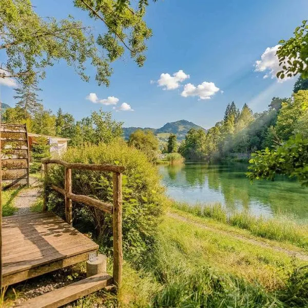 Romantic Lake Pod with shared bathroom near Gstaad，位于茨韦西门的酒店