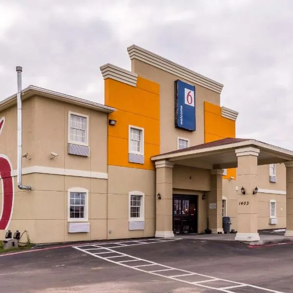 Motel 6-Jourdanton, TX，位于普莱森顿的酒店