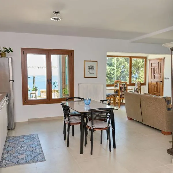 180 View Private 2 Bedroom Seaview Home，位于萨摩斯的酒店