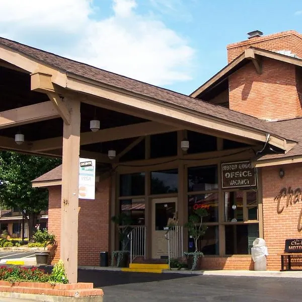 Charles Wesley Motor Lodge Downtown Broken Bow- Hochatown，位于布罗肯鲍的酒店