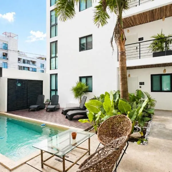 Live Coco Suites - Hotel Boutique & Rooftop，位于普拉亚卡门的酒店