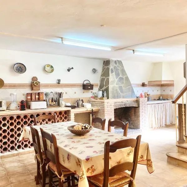 Villa Nadimar - Casa rural con terraza magnífica y 4 habitaciones，位于Benecid的酒店