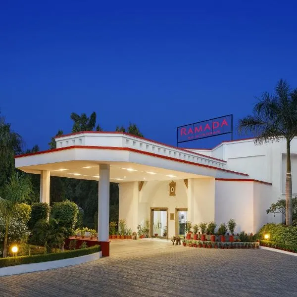 华美达克久拉霍酒店，位于克久拉霍的酒店