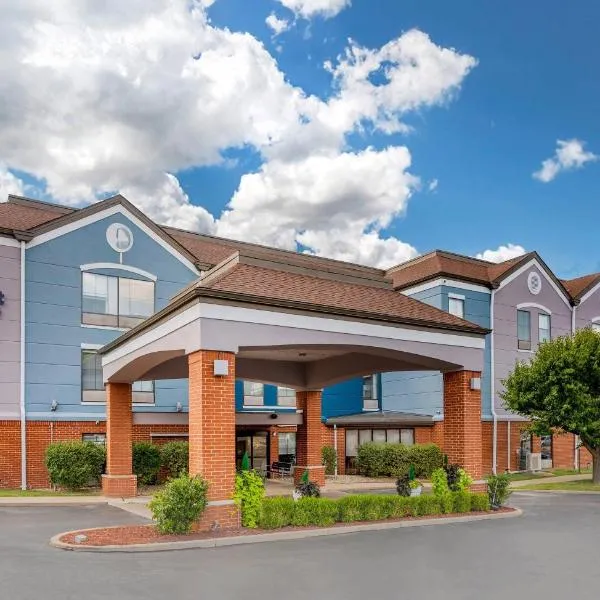 Comfort Inn & Suites Saint Louis Lafayette Square，位于圣路易斯的酒店