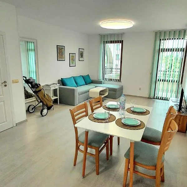 Luxury Lighthouse Golf Apartment，位于巴尔奇克的酒店