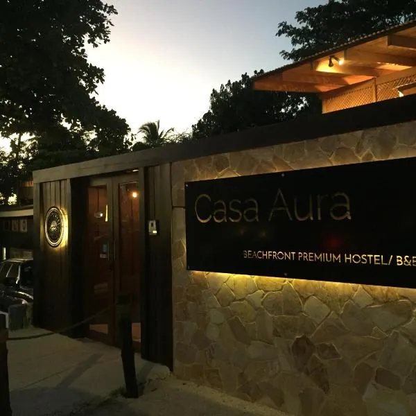 Casa Aura: Beachfront Premium Hostel，位于塔马林多的酒店