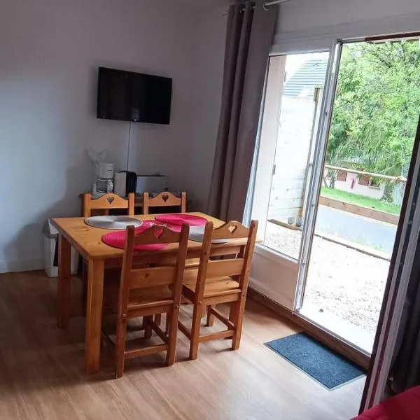 Au RDC Appartement 5 Personnes Terrasse Piscine，位于贝斯和圣阿纳斯泰斯的酒店