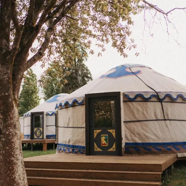 Yurt Mongolia - Camp La Belle Vie，位于贝尔多夫的酒店