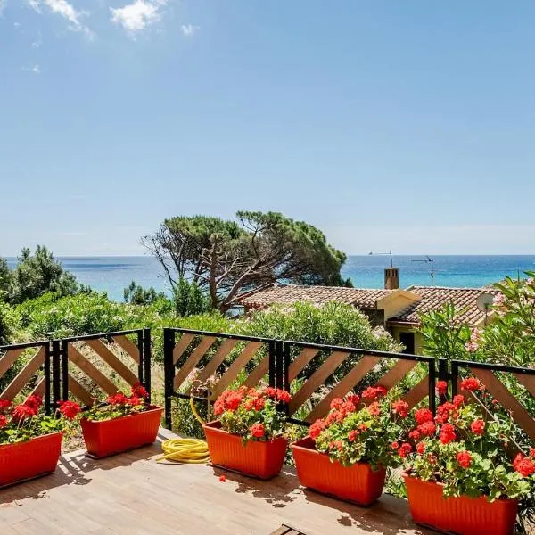 Appartamento 150 m dal mare Pinus Village due camere，位于普拉的酒店