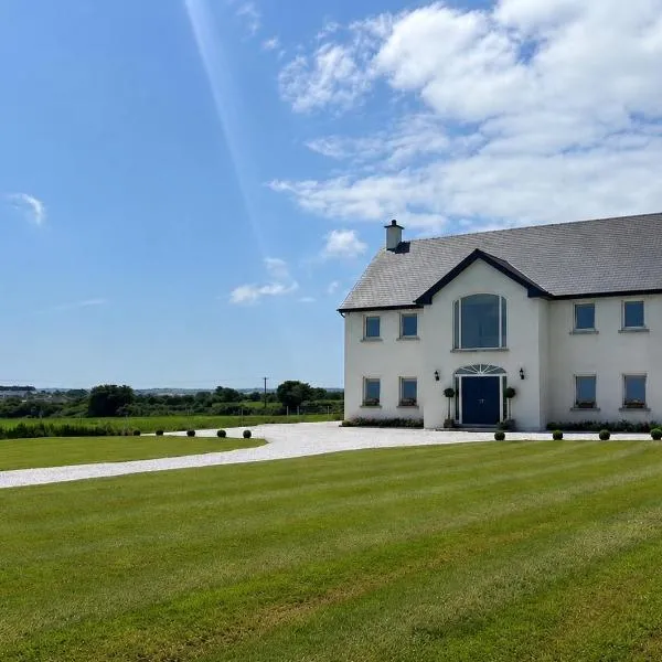 Eastbury House near Garryvoe Hotel & Ballymaloe House，位于科克的酒店