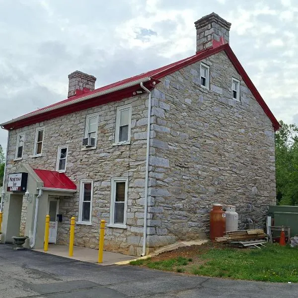 Hometown Inn Staunton VA near Hwy 11，位于Greenville的酒店