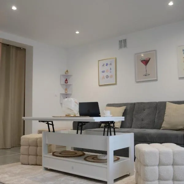 Appart cosy à 1 min de la mer, accès facile，位于梅尔·莱斯·拜恩斯的酒店