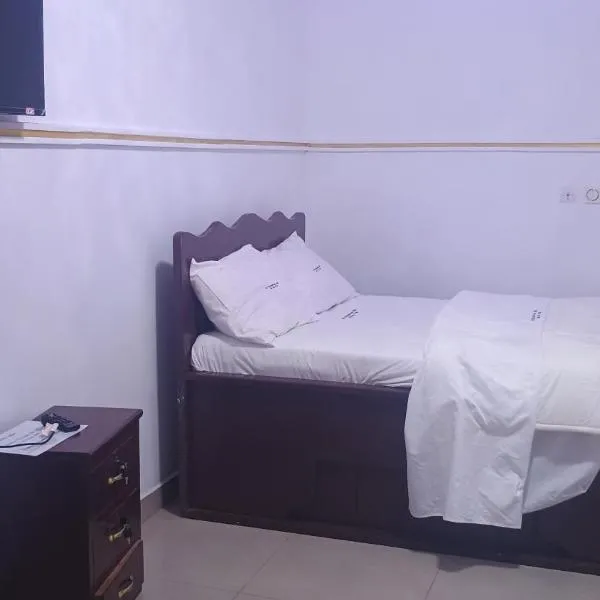 Sky Blue Guest House - Buea，位于Buea的酒店