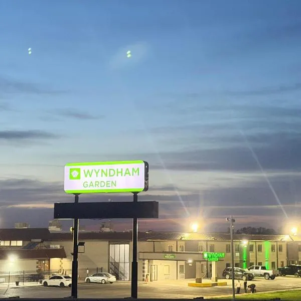 Wyndham Garden Salina Conference Center，位于萨利纳的酒店