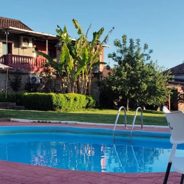 ALOJAMIENTO ENTERO CON PISCINA Y JARDIN.，位于奥伦塞的酒店