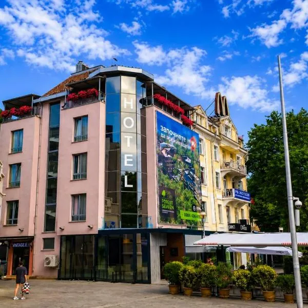 Opera Family Hotel - former City Mark hotel，位于瓦尔纳的酒店