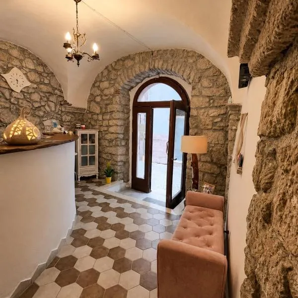 Regnos Altos boutique rooms，位于博萨的酒店
