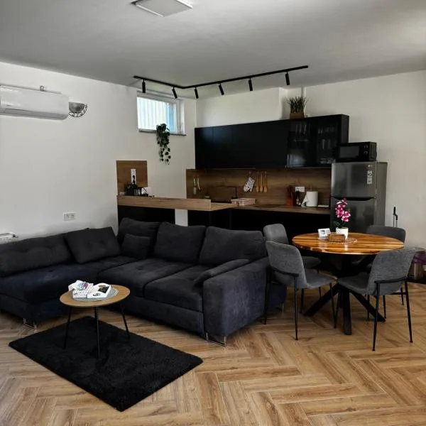 Dominó Apartman，位于Gelse的酒店
