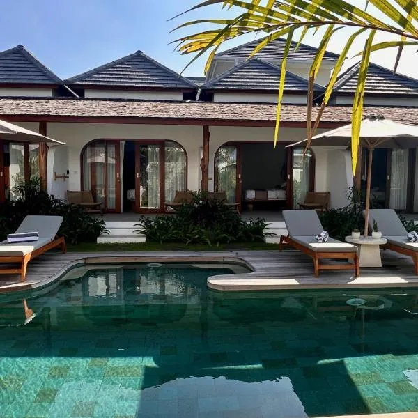 YUGA NYANYI SUITE Boutique Hotel with Pool & Ricefield View，位于塔巴南的酒店
