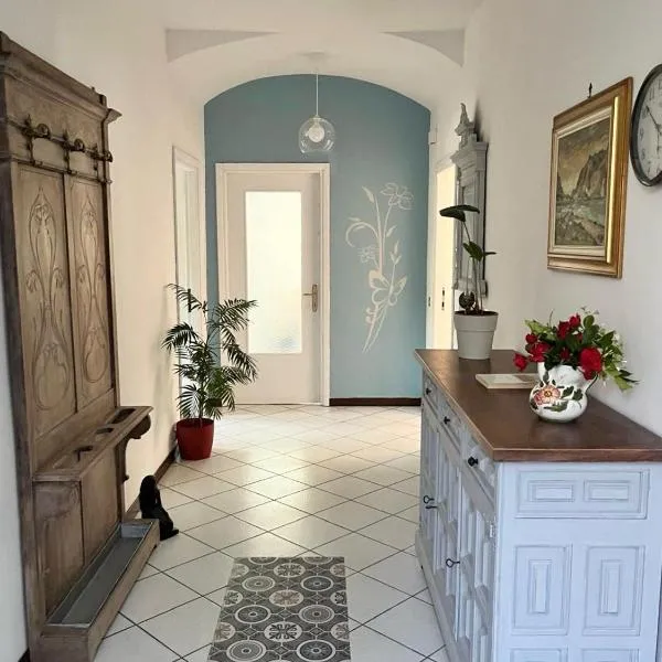 Giulia Cottage，位于Strona的酒店