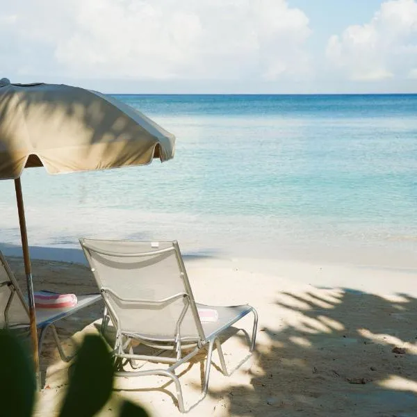 Hampton by Hilton Grand Cayman Seven Mile Beach，位于乔治敦的酒店