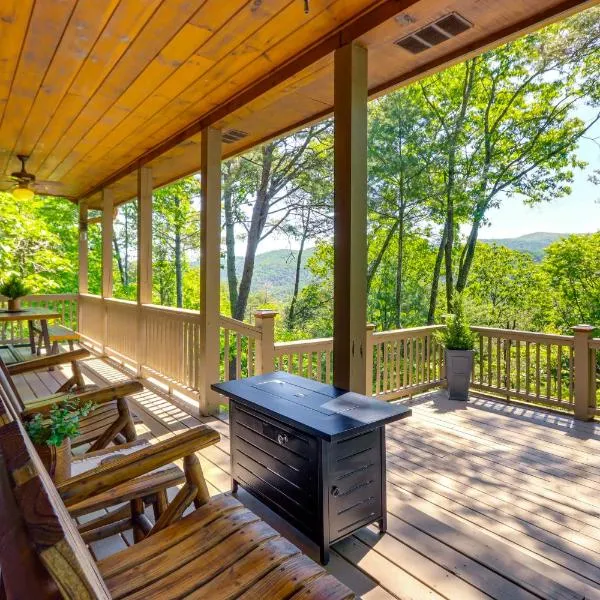 2 Queen Suites, Trail Access, Mtn View, Fire Table，位于蓝岭的酒店