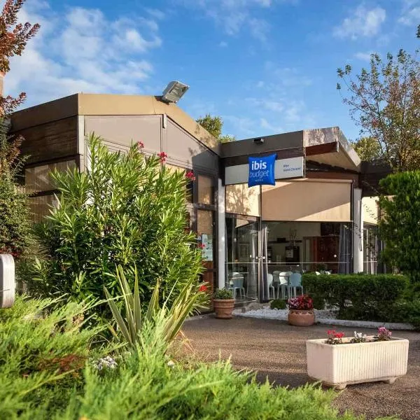 圣克里斯托尔莱萨勒宜必思快捷酒店，位于Saint-Christol-lès-Alès的酒店