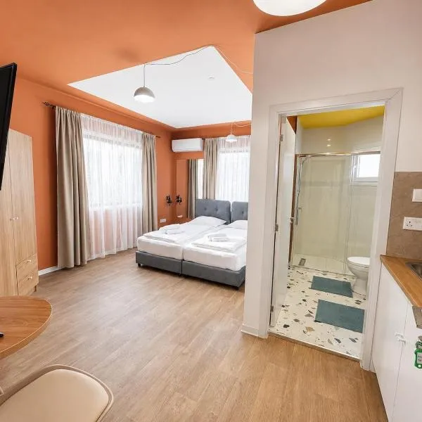 Modern Studio 2 private Kitchenette and Bathroom，位于利马索尔的酒店