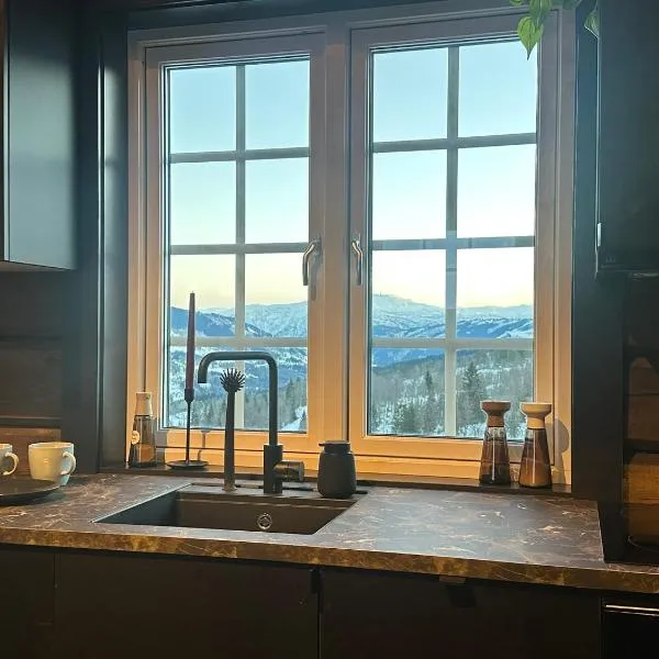 Log cabin in Hodlekve with mountain view,位于松达尔的酒店