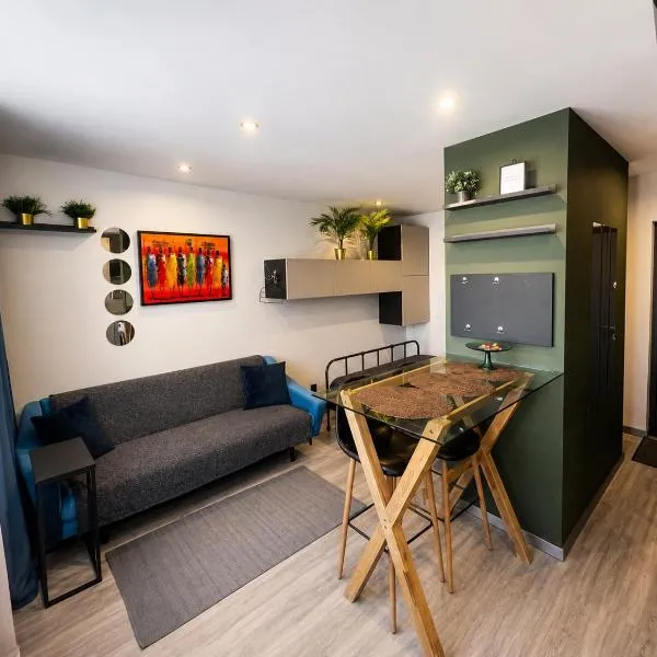Premium Spotless Studio in the Heart of Piņķi, Quiet, Free Parking，位于Piņķi的酒店