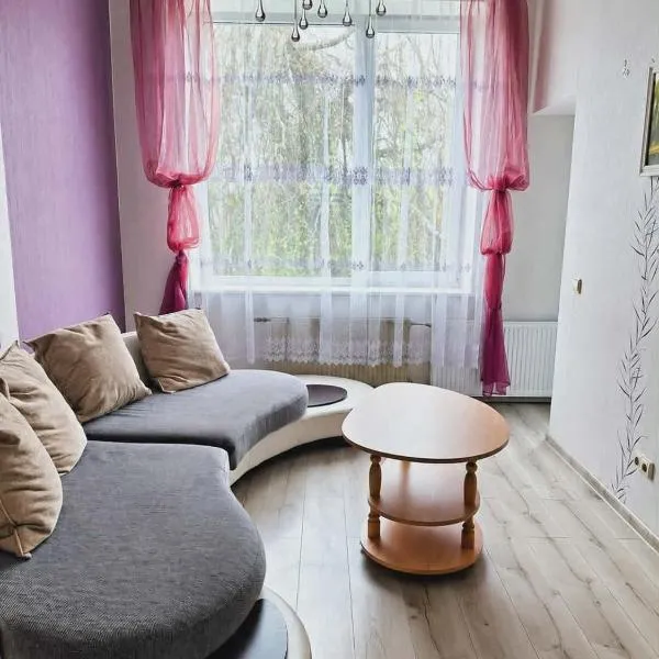 Svečių namai miestelio centre，位于Mosėdis的酒店